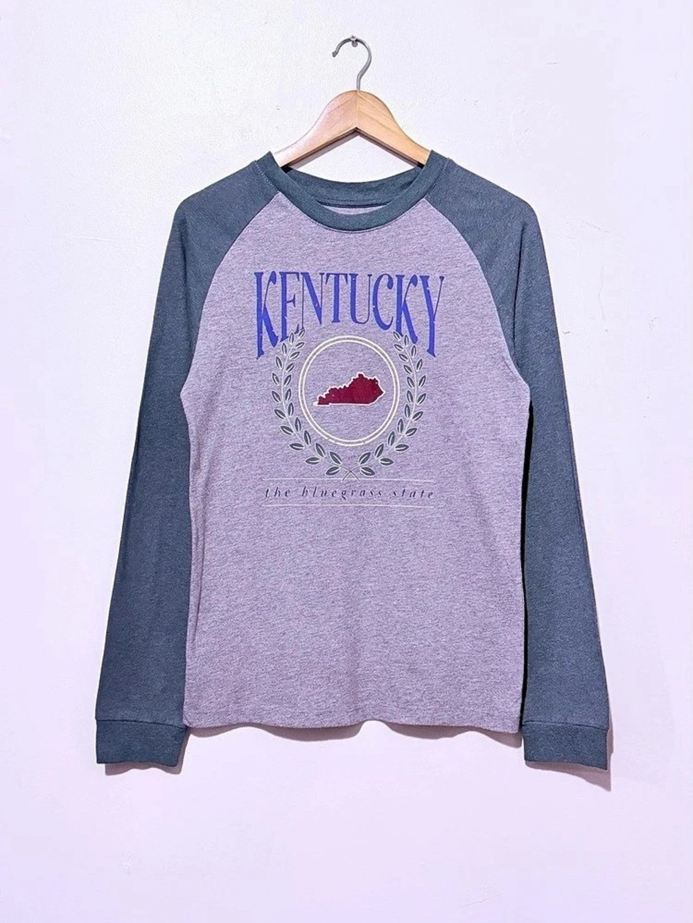 Home Free Kentucky Raglan Top in Green & Gray Size Small Like New